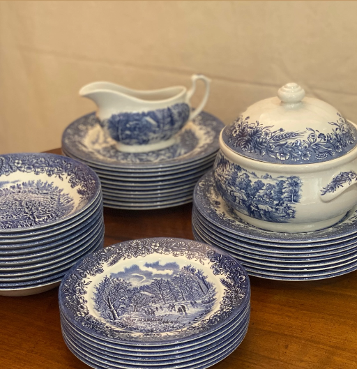 Vajilla clásica en porcelana